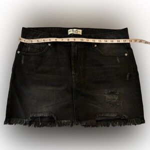 SALE🚨NWT🖤Jean Skirt Distressed Black